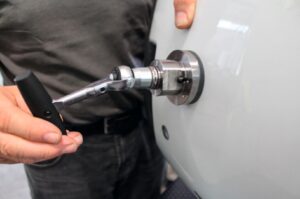 Stanzwerkzeug zum Einbau von Parksensoren